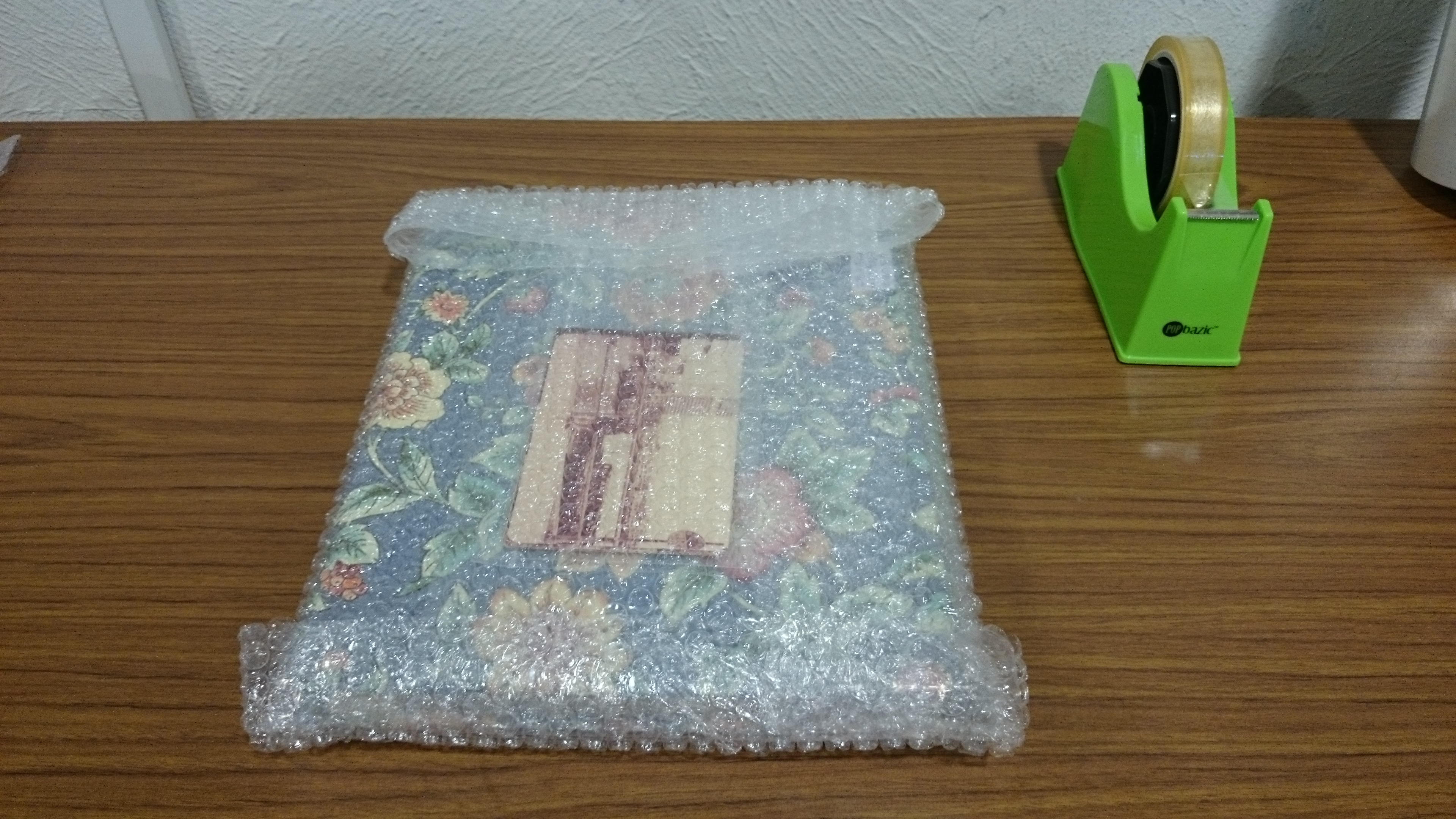 Singapore Snaps Wrapping