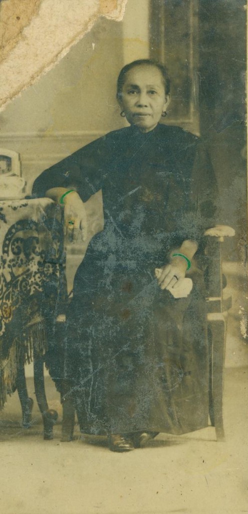 Early portrait of a Chinese matriarch (possibly not taken in Singapore) with jade bangles and ring drawn onto the print. Photo: Lee Fook Weng